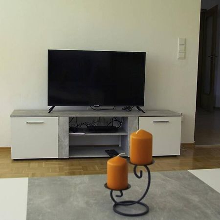 Schoene Helle Ferienwohnung In Waldnaehe ベルヒング エクステリア 写真