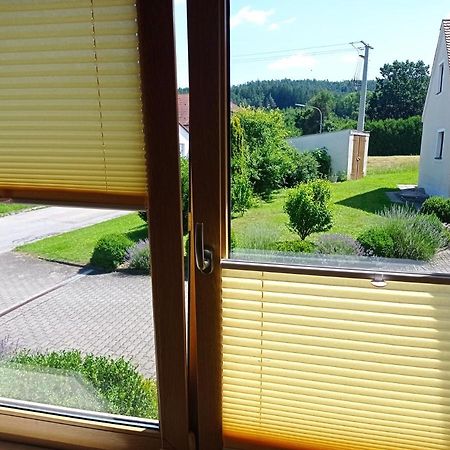 Schoene Helle Ferienwohnung In Waldnaehe ベルヒング エクステリア 写真