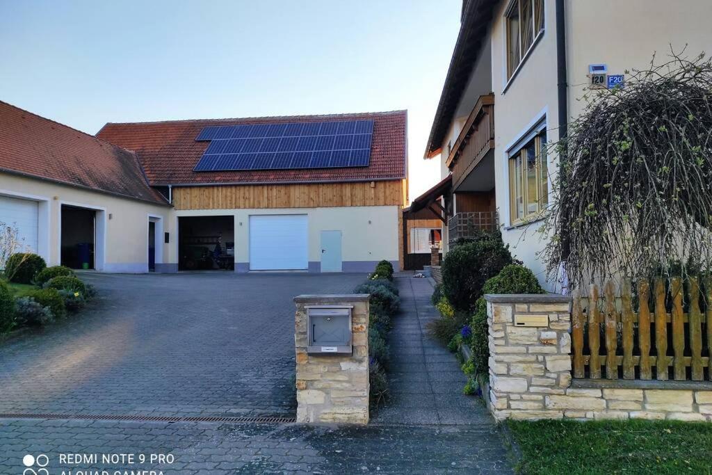 Schoene Helle Ferienwohnung In Waldnaehe ベルヒング エクステリア 写真