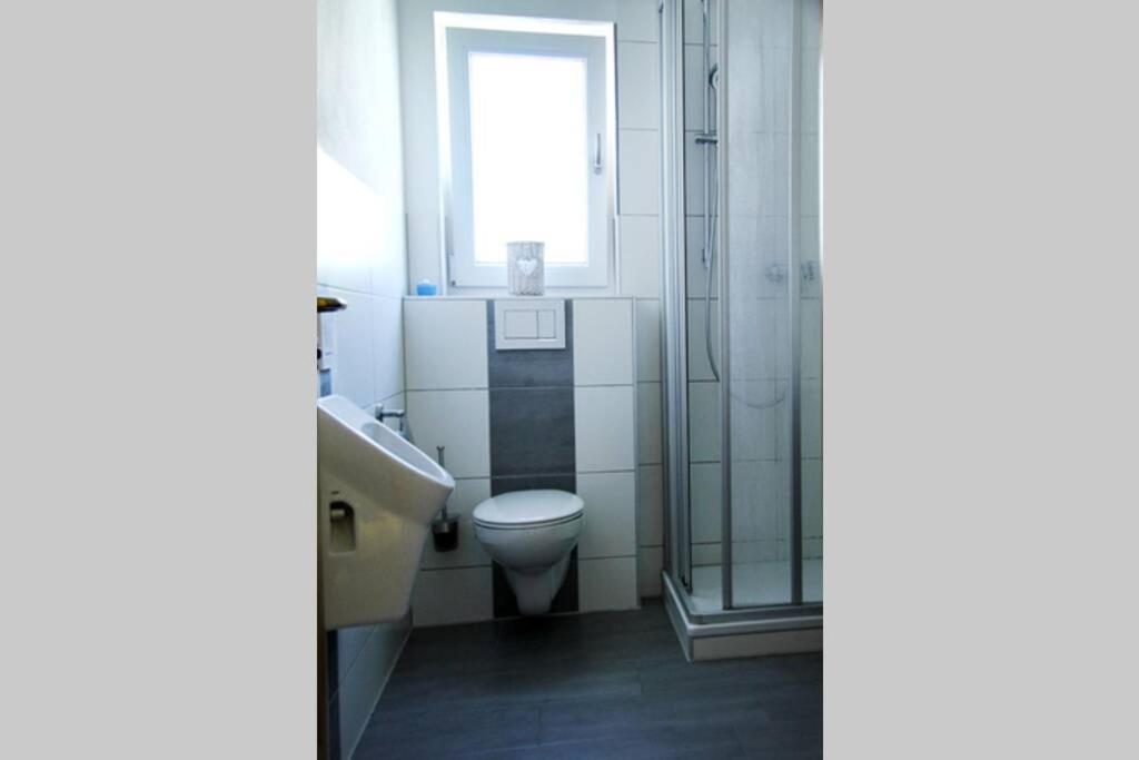 Schoene Helle Ferienwohnung In Waldnaehe ベルヒング エクステリア 写真