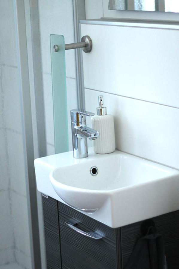 Schoene Helle Ferienwohnung In Waldnaehe ベルヒング エクステリア 写真