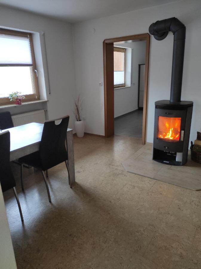 Schoene Helle Ferienwohnung In Waldnaehe ベルヒング エクステリア 写真