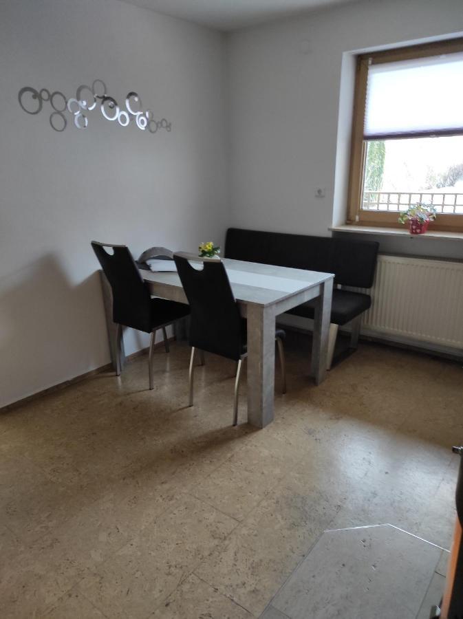 Schoene Helle Ferienwohnung In Waldnaehe ベルヒング エクステリア 写真