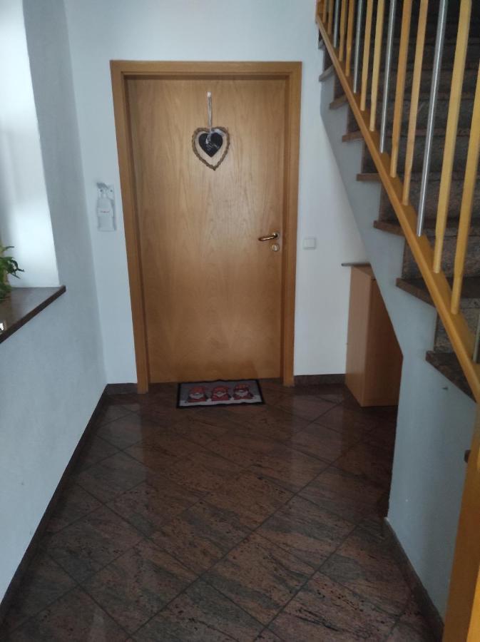 Schoene Helle Ferienwohnung In Waldnaehe ベルヒング エクステリア 写真
