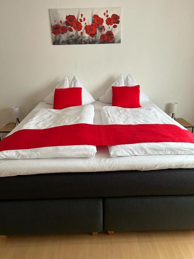 Schoene Helle Ferienwohnung In Waldnaehe ベルヒング エクステリア 写真